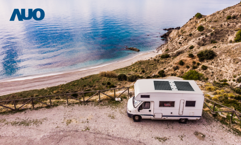 「可撓輕量化太陽光電板SunCurva」使用輕量特殊耐候型複合板取代傳統太陽能板的玻璃前板，不僅降低70%重量，每米平方僅3Kg；具有抗衝擊性能及通過電磁相容性測試，可應用於交通運輸工具，如露營車、遊艇等